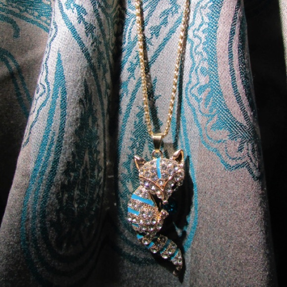 Betsey Johnson Blue Crystal Fox Necklace🦊 NWT 🦊 - Picture 3 of 6